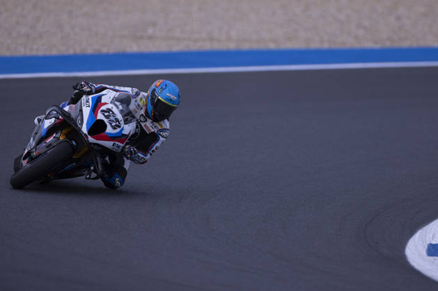 October 11, 2026, Cascais, Lisboa, Portugal: ESTORIL, PORTUGAL - OCTOBER 11: Miguel Oliveira of Portugal and Rokit BMW Motored WorldSBK Team competes during the Superpole Race during day three of the World Superbikes Estoril Round at Circuito Estoril on October 11, 2026 in Estoril, Portugal Cascais Portugal - ZUMAl192 20261011_zsp_l192_013 Copyright: xMiguelxLemosx