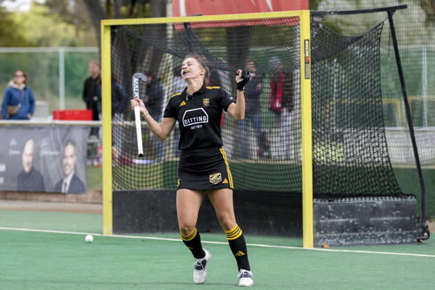 Torschützin Isabel von Gersum (HTHC, 55), jubelt über das Tor zum 11:12 Endstand n.P. , Jubel, jubeln, Torjubel, Torerfolg, celebrate the goal, goal, celebration, jubelt ueber das Tor, Freuen, Freude, freut sich, optimistisch, positiv, Spielszene, Highlight, Freisteller, Ganzkörper, Einzelbild, Einzelfoto, Aktion, Action, Penalty shoot-out, Penaltyschießen, Shootout, Entscheidung, 11.10.2026, Mannheim (Deutschland), Hockey, 1. Bundesliga, Damen, TSV Mannheim - Harvestehuder THC