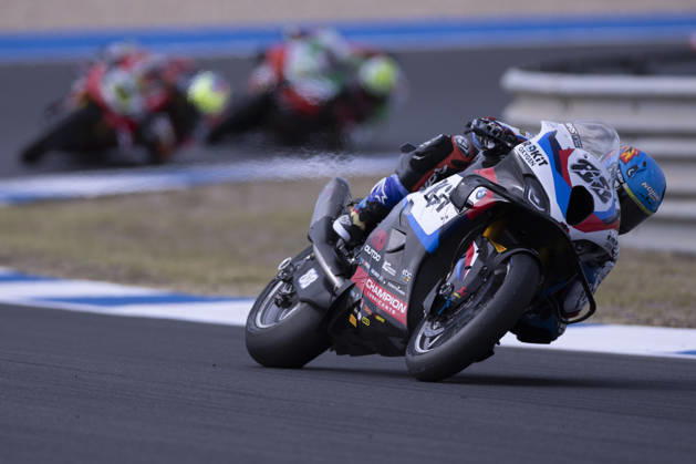 October 11, 2026, Cascais, Lisboa, Portugal: ESTORIL, PORTUGAL - OCTOBER 11: Miguel Oliveira of Portugal and Rokit BMW Motored WorldSBK Team competes during the Superpole Race during day three of the World Superbikes Estoril Round at Circuito Estoril on October 11, 2026 in Estoril, Portugal Cascais Portugal - ZUMAl192 20261011_zsp_l192_016 Copyright: xMiguelxLemosx