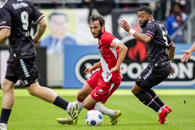UTRECHT - (lr) Joris van Overeem of FC Utrecht, Tonny Vilhena of Willem II during the Dutch Eredivisie match between FC Utrecht and Willem II at Galgenwaard Stadium on 11 October 2026 in Utrecht, the Netherlands. TOBIAS KLEUVER ANP Eredivisie 2026 27 xVIxANPxSportx xxANPxIVx 572119399 originalFilename: 572119399.jpg