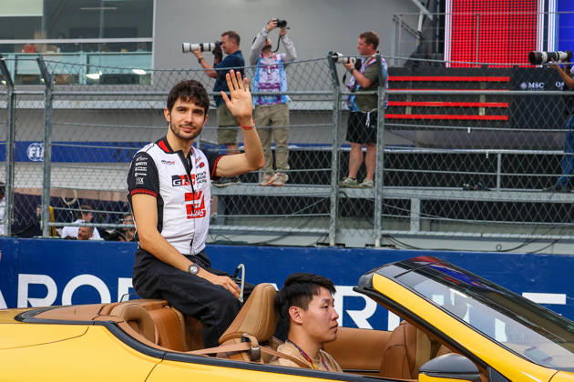 2026 Formula 1 Singapore Grand Prix SINGAPORE - OCTOBER 11: Haas driver Esteban Ocon during the Drivers Parade at the Formula One Grand Prix of Singapore, at the Marina Bay Street Circuit in Singapore, on October 11, 2026. The upcoming main race will span 62 laps, with drivers competing in intense tropical heat and extreme humidity on a track featuring a relentless layout of 19 corners and minimal straightaways. Daniel Ceng Anadolu Singapore Singapore. Editorial use only. Please get in touch for any other usage.  Copyright: x2026xAnadoluxDanielxCengx