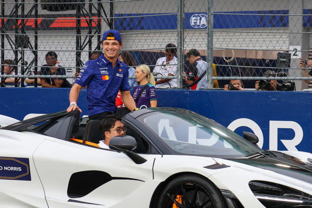 2026 Formula 1 Singapore Grand Prix SINGAPORE - OCTOBER 11: McLaren driver Lando Norris during the Drivers Parade at the Formula One Grand Prix of Singapore, at the Marina Bay Street Circuit in Singapore, on October 11, 2026. The upcoming main race will span 62 laps, with drivers competing in intense tropical heat and extreme humidity on a track featuring a relentless layout of 19 corners and minimal straightaways. Daniel Ceng Anadolu Singapore Singapore. Editorial use only. Please get in touch for any other usage.  Copyright: x2026xAnadoluxDanielxCengx