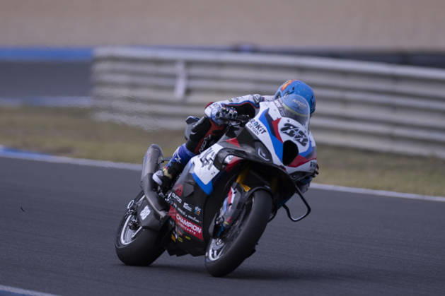 October 11, 2026, Cascais, Lisboa, Portugal: ESTORIL, PORTUGAL - OCTOBER 11: Miguel Oliveira of Portugal and Rokit BMW Motored WorldSBK Team competes during the Superpole Race during day three of the World Superbikes Estoril Round at Circuito Estoril on October 11, 2026 in Estoril, Portugal Cascais Portugal - ZUMAl192 20261011_zsp_l192_051 Copyright: xMiguelxLemosx