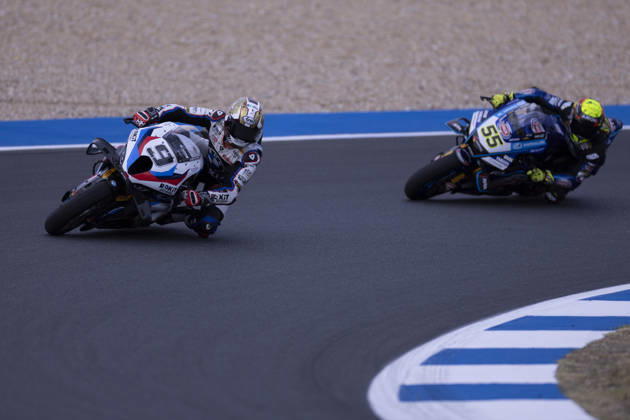 October 11, 2026, Cascais, Lisboa, Portugal: ESTORIL, PORTUGAL - OCTOBER 11: Danilo Petricci of Italy and Rokit BMW Motored WorldSBK Team competes during the Superpole Race during day three of the World Superbikes Estoril Round at Circuito Estoril on October 11, 2026 in Estoril, Portugal Cascais Portugal - ZUMAl192 20261011_zsp_l192_050 Copyright: xMiguelxLemosx