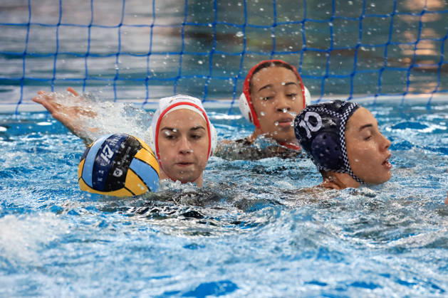 11.10.2026, GER, DEU, Deutschland Wasserball Frauen ,Wasserball Champion League Qualifikation, Saison 2026, Berlin, Spandau 04 vs. Pallanuoto Trieste Mia Rycraw ( Spandau04 1 ), s8 , Morgan McDowall ( Pallanuoto Triest 10 ) nordphoto GmbH Engler Berlin Schwimmhalle-Schoeneberg Berlin Deutschland Copyright: xNordphotox xEnglerx