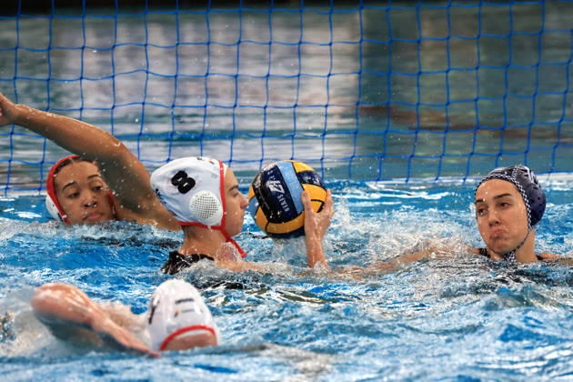 11.10.2026, GER, DEU, Deutschland Wasserball Frauen ,Wasserball Champion League Qualifikation, Saison 2026, Berlin, Spandau 04 vs. Pallanuoto Trieste Mia Rycraw ( Spandau04 1 ), s8 , Morgan McDowall ( Pallanuoto Triest 10 ) nordphoto GmbH Engler Berlin Schwimmhalle-Schoeneberg Berlin Deutschland Copyright: xNordphotox xEnglerx