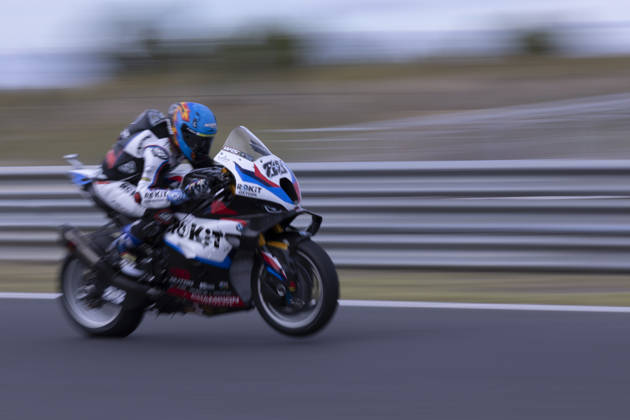 October 11, 2026, Cascais, Lisboa, Portugal: ESTORIL, PORTUGAL - OCTOBER 11: Miguel Oliveira of Portugal and Rokit BMW Motored WorldSBK Team competes during the Superpole Race during day three of the World Superbikes Estoril Round at Circuito Estoril on October 11, 2026 in Estoril, Portugal Cascais Portugal - ZUMAl192 20261011_zsp_l192_073 Copyright: xMiguelxLemosx
