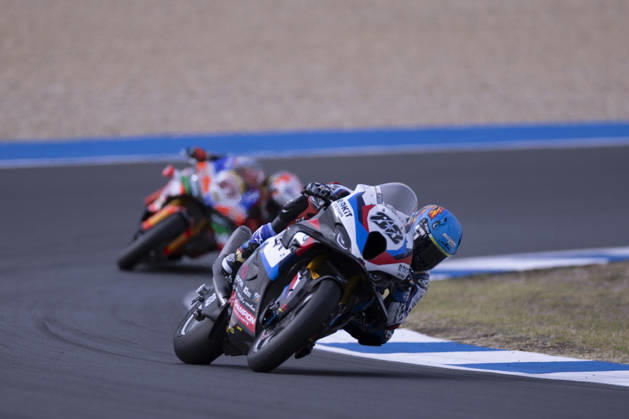 October 11, 2026, Cascais, Lisboa, Portugal: ESTORIL, PORTUGAL - OCTOBER 11: Miguel Oliveira of Portugal and Rokit BMW Motored WorldSBK Team competes during the Superpole Race during day three of the World Superbikes Estoril Round at Circuito Estoril on October 11, 2026 in Estoril, Portugal Cascais Portugal - ZUMAl192 20261011_zsp_l192_079 Copyright: xMiguelxLemosx
