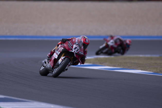 October 11, 2026, Cascais, Lisboa, Portugal: ESTORIL, PORTUGAL - OCTOBER 11: Nicolo Bulega of Italy and Aruba.it Racing - Ducati competes during the Superpole Race during day three of the World Superbikes Estoril Round at Circuito Estoril on October 11, 2026 in Estoril, Portugal Cascais Portugal - ZUMAl192 20261011_zsp_l192_083 Copyright: xMiguelxLemosx