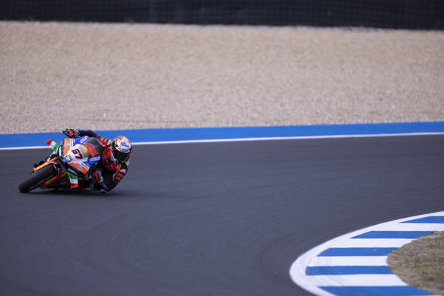 October 11, 2026, Cascais, Lisboa, Portugal: ESTORIL, PORTUGAL - OCTOBER 11: Alberto Surra of Italy and Motocross Racing competes during the Superpole Race during day three of the World Superbikes Estoril Round at Circuito Estoril on October 11, 2026 in Estoril, Portugal Cascais Portugal - ZUMAl192 20261011_zsp_l192_081 Copyright: xMiguelxLemosx