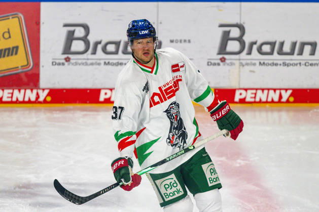 Kyle Wood (Augsburger Panther, 37) beim Aufwaermen. Krefeld Pinguine vs. Augsburger Panther, Eishockey, Penny DEL, 08. Spieltag, Saison 2026 2027, 11.10.2026 Krefeld Pinguine vs. Augsburger Panther, Eishockey, Penny DEL, 08. Spieltag, Saison 2026 2027, 11.10.2026 Krefeld Copyright: xEibner-Pressefoto ThomasxHaeslerx EP_THR