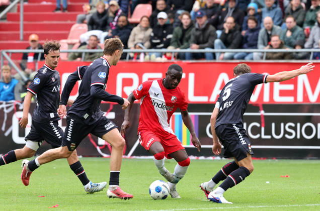 UTRECHT - FC Utrecht forward Yoan Cathline during the Vriendenloterij Eredivisie match between FC Utrecht and Willem II at Stadion Galgenwaard on 11 October 2026 in Utrecht, the Netherlands. PETER LOUS EYE4IMAGES DeFodi Images -