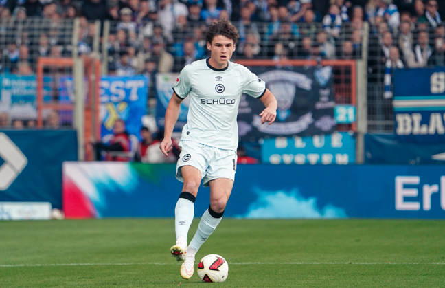 Deutschland: Fussball 2.Bundesliga 2026 2027, 7. Spieltag - VfL Bochum vs Arminia Bielefeld - Vonovia Ruhrstadion (Bochum): am Ball Maximilian Großer Maximilian Grosser (Arminia Bielefeld, 19) Copyright: xAymanxAlahmedx