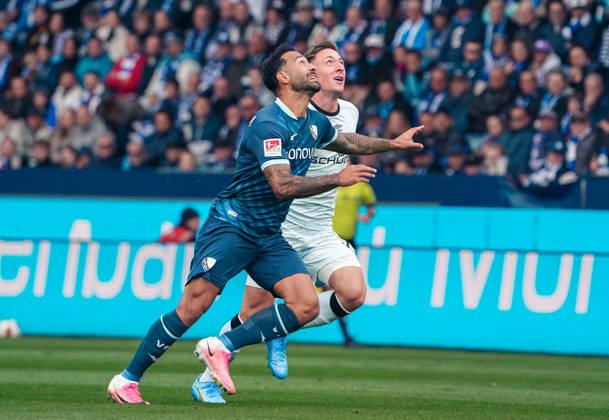 Deutschland: Fussball 2.Bundesliga 2026 2027, 7. Spieltag - VfL Bochum vs Arminia Bielefeld - Vonovia Ruhrstadion (Bochum): im Zweikampf Marius Wörl Marius Woerl (Arminia Bielefeld, 38) Sean Klaiber (VfL Bochum, 2) Copyright: xAymanxAlahmedx