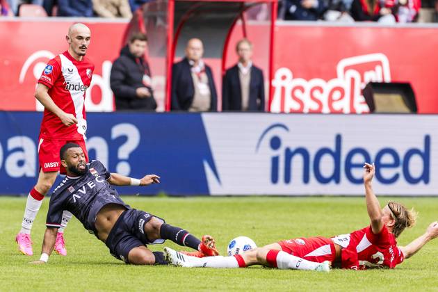 UTRECHT , 11-10-2026 , stadium De Galgenwaard , season 2026 2027 , Dutch Eredivisie football , match between FC Utrecht and Willem II , picture shows Utrecht player Marius Broholm , Willem II player Tonny Vilhena , Utrecht player Dani de Wit Utrecht - Willem II  x208162164x Copyright: