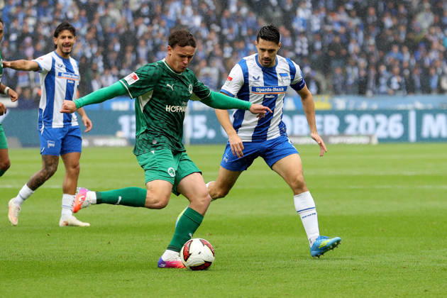 11.10.2026, xtgx, Fussball 2.Bundesliga, Hertha BSC Berlin - SpVgg Greuther Fuerth v.l. Lukas Reich (Greuther Fürth Fuerth) Josip Brekalo (Hertha BSC Berlin) Zweikampf, Aktion, action, battle for the ball (DFL DFB REGULATIONS PROHIBIT ANY USE OF PHOTOGRAPHS as IMAGE SEQUENCES and or QUASI-VIDEO) Berlin