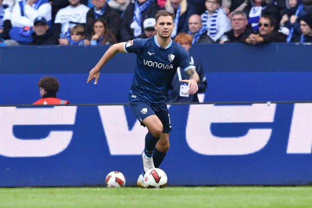 Fußball 2. Bundesliga 7. Spieltag VfL Bochum - DSC Arminia Bielefeld am 11.10.2026 im Vonovia Ruhrstadion in Bochum Michael Steinwender ( Bochum ) DFL regulations prohibit any use of photographs as image sequences and or quasi-video.
