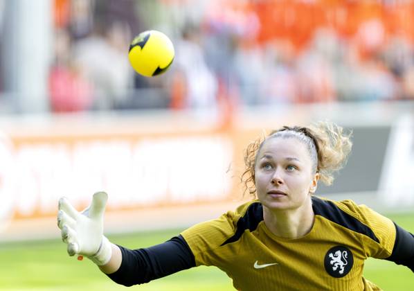 ZEIST - DaniÃ«lle de Jong during a training session of the Dutch women s football team in preparation for the World Cup qualifying match against Hungary. SANDER KONING ANP xVIxANPxSportx xxANPxIVx 572121792 originalFilename: 572121792.jpg