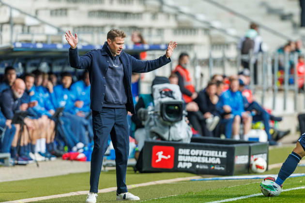 Trainer Oliver Kirch (DSC Arminia Bielefeld) gestikuliert, Gestik waehrend des Spiels der 2. Bundesliga zwischen VfL Bochum und Arminia Bielefeld, Ruhrstadion am 11. October 2026 in Bochum, Deutschland. (Foto von Mario Hommes DeFodi Images) +++ Trainer Oliver Kirch (DSC Arminia Bielefeld) gestures during the 2nd Bundesliga match between VfL Bochum and Arminia Bielefeld at Vonovia Ruhrstadion on October 11, 2026 in Bochum, Germany. (Photo by Mario Hommes DeFodi Images) DFB DFL REGULATIONS PROHIBIT ANY USE OF PHOTOGRAPHS AS IMAGE SEQUENCES AND OR QUASI-VIDEO. (Photo by Mario Hommes DeFodi Images) -