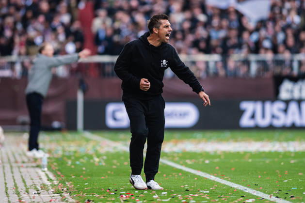 2. Bundesliga: FC St. Pauli vs. Karlsruher SC, 11.10.2026 Marcel Rapp (Trainer FC St. Pauli) an der Seitenlinie, ruft, schreit, brüllt; Fußball, 2. Bundesliga, 7. Spieltag: FC St. Pauli vs. Karlsruher SC am 11.10.2026 im Millerntor-Stadion, Hamburg DFL REGULATIONS PROHIBIT ANY USE OF PHOTOGRAPHS AS IMAGE SEQUENCES AND OR QUASI-VIDEO. Copyright: xBEAUTIFULxSPORTS Tonhäuserx