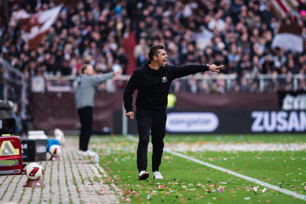 2. Bundesliga: FC St. Pauli vs. Karlsruher SC, 11.10.2026 Marcel Rapp (Trainer FC St. Pauli) an der Seitenlinie, ruft, schreit, brüllt; Fußball, 2. Bundesliga, 7. Spieltag: FC St. Pauli vs. Karlsruher SC am 11.10.2026 im Millerntor-Stadion, Hamburg DFL REGULATIONS PROHIBIT ANY USE OF PHOTOGRAPHS AS IMAGE SEQUENCES AND OR QUASI-VIDEO. Copyright: xBEAUTIFULxSPORTS Tonhäuserx