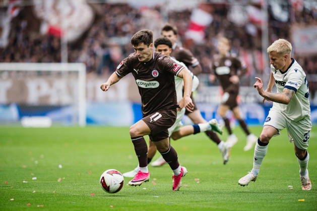 2. Bundesliga: FC St. Pauli vs. Karlsruher SC, 11.10.2026 Arkadiusz Pyrka (FC St. Pauli, 11); Fußball, 2. Bundesliga, 7. Spieltag: FC St. Pauli vs. Karlsruher SC am 11.10.2026 im Millerntor-Stadion, Hamburg DFL REGULATIONS PROHIBIT ANY USE OF PHOTOGRAPHS AS IMAGE SEQUENCES AND OR QUASI-VIDEO. Copyright: xBEAUTIFULxSPORTS Tonhäuserx