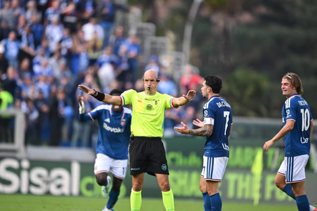Referee Michael Fabbri seen the Serie A soccer match between Como Calcio and AS Roma at the Giuseppe Sinigaglia stadium in Como, north Italy - October 11, 2026 - Soccer.  Copyright: xTizianoxBallabio LaPressex