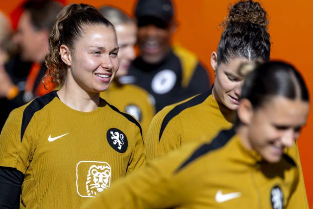 ZEIST - DaniÃ«lle de Jong during a training session of the Dutch women s football team in preparation for the World Cup qualifying match against Hungary. SANDER KONING ANP xVIxANPxSportx xxANPxIVx 572122126 originalFilename: 572122126.jpg