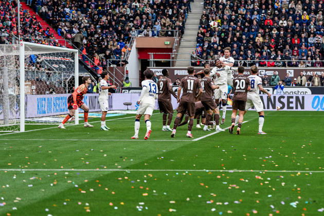 Deutschland: Fußball 2. Bundesliga 2026 27, 7. Spieltag FC St. Pauli vs Karlsruher SC Millerntor-Stadion (Hamburg St. Pauli): Tor für KSC abgepfiffen Copyright: xStefanxTrochax