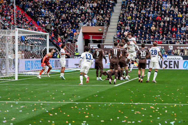 Deutschland: Fußball 2. Bundesliga 2026 27, 7. Spieltag FC St. Pauli vs Karlsruher SC Millerntor-Stadion (Hamburg St. Pauli): Tor für KSC abgepfiffen Copyright: xStefanxTrochax