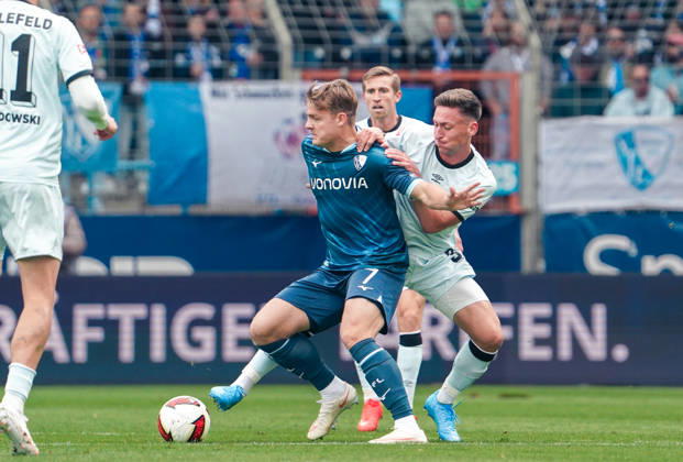 Deutschland: Fussball 2.Bundesliga 2026 2027, 7. Spieltag - VfL Bochum vs Arminia Bielefeld - Vonovia Ruhrstadion (Bochum): im Zweikampf Christian Rasmussen (VfL Bochum, 7) Marius Wörl Marius Woerl (Arminia Bielefeld, 38) Copyright: xAymanxAlahmedx