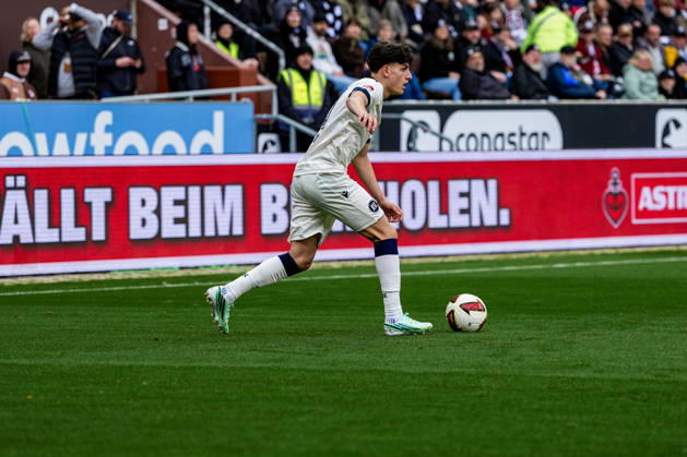 Deutschland: Fußball 2. Bundesliga 2026 27, 7. Spieltag FC St. Pauli vs Karlsruher SC Millerntor-Stadion (Hamburg St. Pauli): Deniz Oefli (Karlsruher SC, 3) Copyright: xStefanxTrochax