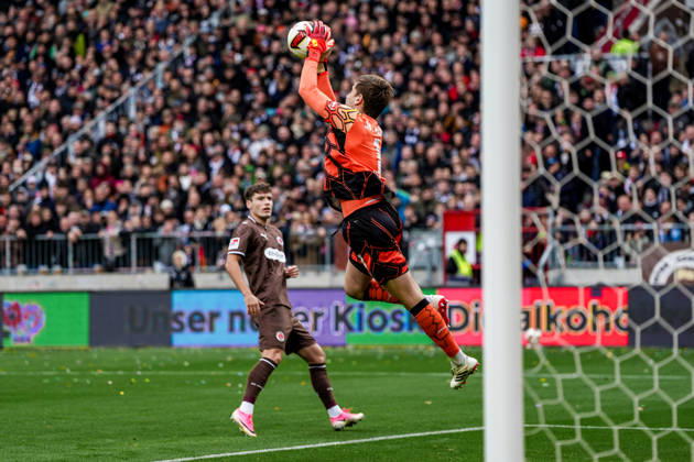 Deutschland: Fußball 2. Bundesliga 2026 27, 7. Spieltag FC St. Pauli vs Karlsruher SC Millerntor-Stadion (Hamburg St. Pauli): Ben Voll (FC St. Pauli, 1) Copyright: xStefanxTrochax