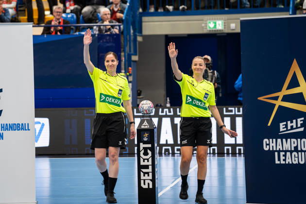 HSG Blomberg-Lippe (GER) vs. Odense Handbold (DEN), Handball, EHF Champions League Women, Gruppenphase, 11.10.2026, Saision 2026 2027, Lemgo Simona Raluca Stancu (Referee) und Andrea Alejandra Pepe (Referee) Lemgo Phoenix Contact Arena Deutschland