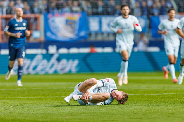 Joel Grodowski (DSC Arminia Bielefeld) am Boden waehrend des Spiels der 2. Bundesliga zwischen VfL Bochum und Arminia Bielefeld, Ruhrstadion am 11. October 2026 in Bochum, Deutschland. (Foto von Mario Hommes DeFodi Images) +++ Joel Grodowski (DSC Arminia Bielefeld) on the ground during the 2nd Bundesliga match between VfL Bochum and Arminia Bielefeld at Vonovia Ruhrstadion on October 11, 2026 in Bochum, Germany. (Photo by Mario Hommes DeFodi Images) DFB DFL REGULATIONS PROHIBIT ANY USE OF PHOTOGRAPHS AS IMAGE SEQUENCES AND OR QUASI-VIDEO. (Photo by Mario Hommes DeFodi Images) -