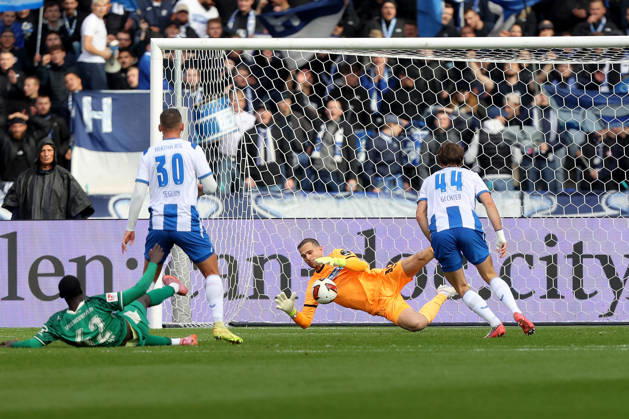 11.10.2026, xtgx, Fussball 2.Bundesliga, Hertha BSC Berlin - SpVgg Greuther Fuerth v.l. Omar Sillah (Greuther Fürth Fuerth) Paul Seguin (Hertha BSC Berlin) Marius Gersbeck (Hertha BSC Berlin) Linus Gechter (Hertha BSC Berlin) Zweikampf, Aktion, action, battle for the ball (DFL DFB REGULATIONS PROHIBIT ANY USE OF PHOTOGRAPHS as IMAGE SEQUENCES and or QUASI-VIDEO) Berlin