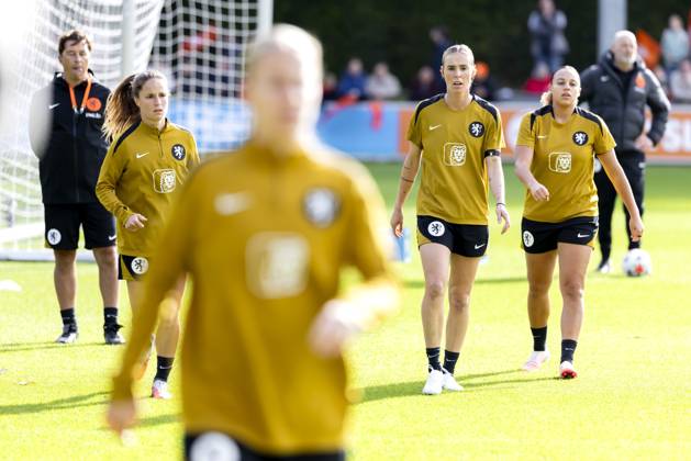 ZEIST - Jill Roord (2nd r) during a training session of the Dutch women s football team in preparation for the World Cup qualifying match against Hungary. SANDER KONING ANP xVIxANPxSportx xxANPxIVx 572123198 originalFilename: 572123198.jpg