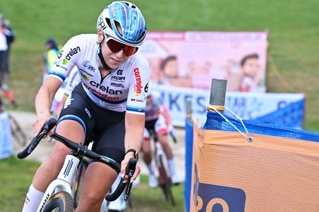 Netherlands Inge Van Der Heijden pictured in action during the women elite race of the Mosselcross cyclocross cycling event, on Sunday 11 October 2026, in Dendermonde, the first race (out of 7) of the HG Cross competition. DAVIDxPINTENS  x189441968x