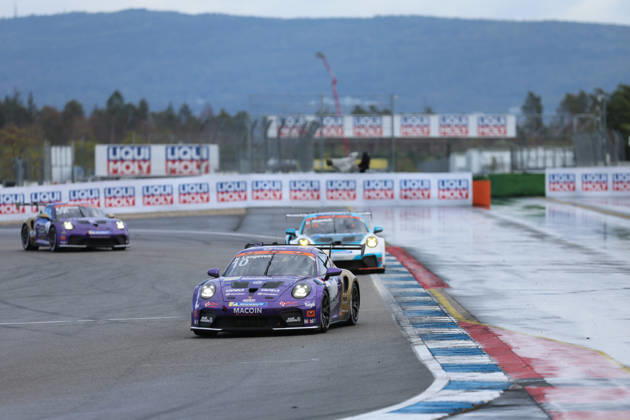 Hockenheim, Deutschland 09.- 11. Oktober 2026: Porsche Sixt Carrera Cup Deutschland - 2026 - Saisonfinale - Hockenheimring - Sonntag Rennen 2 Im Bild: Niels Langeveld (NED 10) vor Caleb Sumich (AUS 14) und Sebastian Freymuth (GER 31) Hockenheimring Baden Württemberg Copyright: xFotostandx xFWMEDIAx