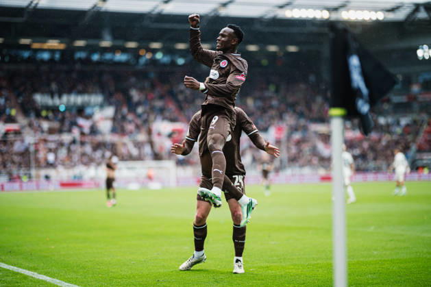 2. Bundesliga: FC St. Pauli vs. Karlsruher SC, 11.10.2026 TOR, JUBEL durch Abdoulie Ceesay (FC St. Pauli, 9) zum 1:0; Fußball, 2. Bundesliga, 7. Spieltag: FC St. Pauli vs. Karlsruher SC am 11.10.2026 im Millerntor-Stadion, Hamburg DFL REGULATIONS PROHIBIT ANY USE OF PHOTOGRAPHS AS IMAGE SEQUENCES AND OR QUASI-VIDEO. Copyright: xBEAUTIFULxSPORTS Tonhäuserx