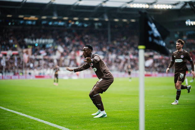 2. Bundesliga: FC St. Pauli vs. Karlsruher SC, 11.10.2026 TOR, JUBEL durch Abdoulie Ceesay (FC St. Pauli, 9) zum 1:0; Fußball, 2. Bundesliga, 7. Spieltag: FC St. Pauli vs. Karlsruher SC am 11.10.2026 im Millerntor-Stadion, Hamburg DFL REGULATIONS PROHIBIT ANY USE OF PHOTOGRAPHS AS IMAGE SEQUENCES AND OR QUASI-VIDEO. Copyright: xBEAUTIFULxSPORTS Tonhäuserx