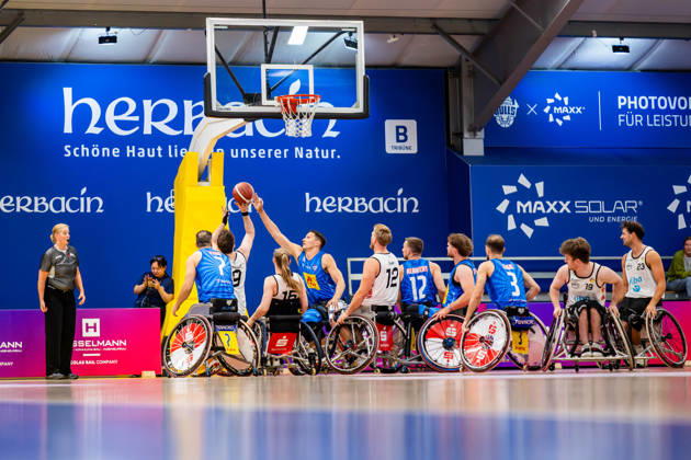 11.10.2026, GER, Rollstuhlbasketball, Maenner Frauen, Saison 26 27, Funke Cup, Hauptrunde, Thuringia Bulls - Spinto Muensterland Vahid Gholamazad (Thuringia Bulls), Sven Diedrich (Spinto Muensterland), Alexander Budde (Thuringia Bulls) 99189 Elxleben Fit-In Freizeitanlage Sporthal Thueringen Deutschland
