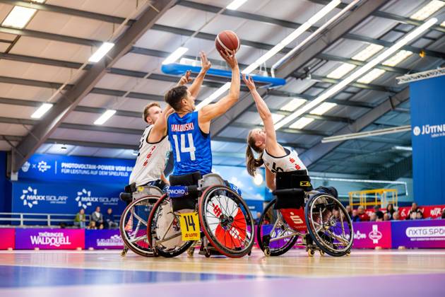 11.10.2026, GER, Rollstuhlbasketball, Maenner Frauen, Saison 26 27, Funke Cup, Hauptrunde, Thuringia Bulls - Spinto Muensterland Gijs Even (Spinto Muensterland), Yvonne Post (Spinto Muensterland), Aliaksandr Halouski (Thuringia Bulls) 99189 Elxleben Fit-In Freizeitanlage Sporthal Thueringen Deutschland