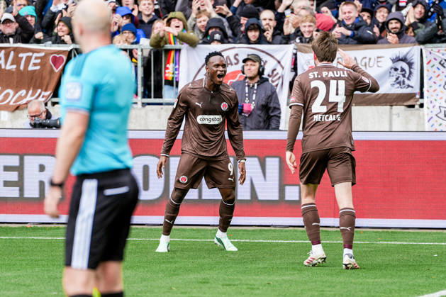 Deutschland: Fußball 2. Bundesliga 2026 27, 7. Spieltag FC St. Pauli vs Karlsruher SC Millerntor-Stadion (Hamburg St. Pauli): 1:0 für Fc St. Pauli durch Abdoulie Ceesay (FC St. Pauli, 9), Connor Metcalfe (FC St. Pauli, 24) Copyright: xStefanxTrochax