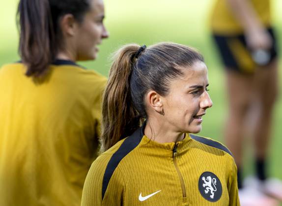 ZEIST - Daniëlle van de Donk during a training session of the Dutch women s football team in preparation for the World Cup qualifying match against Hungary. SANDER KONING ANP xVIxANPxSportx xxANPxIVx 572123798 originalFilename: 572123798