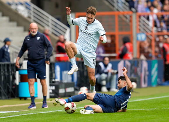 Joel Grodowski (DSC Arminia Bielefeld, 11) im Zweikampf mit Gerrit Holtmann (VfL Bochum 1848, 17). GER, VfL Bochum 1848 vs DSC Arminia Bielefeld, 2. Bundesliga, 7. Spieltag, Saison 2026-27, Vonovia Ruhrstadion, Bochum, 11.10.2026 DFL REGULATIONS PROHIBIT ANY USE OF PHOTOGRAPHS AS IMAGE SEQUENCES AND OR QUASI-VIDEO VfL Bochum 1848 vs DSC Arminia Bielefeld, 2. Bundesliga, 7. Spieltag, Saison 2026-27, 11.10.2026 Bochum Copyright: xEibner-Pressefoto ScottxColemanx EP_SCN