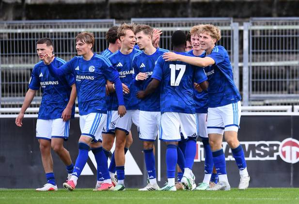 Schalke 04 U19 - Fortuna Düsseldorf U19 ** NUR FÜR REDAKTIONELLE ZWECKE ** EDITORIAL USE ONLY **<p>Fußball U19 DFB-Nachwuchsliga - Vorrunde Gruppe H 7.SPIELTAG: Schalke 04 U19 - Fortuna Düsseldorf U19 am 11.10.2026 im Parkstadion in Gelsenkirchen Philipp Kanzok ( Schalke 04 U19 ), rechts freut sich über das 1:0 Deutschland Nordrhein-Westfalen Gelsenkirchen Copyright: ThorstenxTillmann