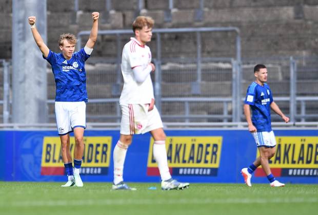 Schalke 04 U19 - Fortuna Düsseldorf U19 ** NUR FÜR REDAKTIONELLE ZWECKE ** EDITORIAL USE ONLY **<p>Fußball U19 DFB-Nachwuchsliga - Vorrunde Gruppe H 7.SPIELTAG: Schalke 04 U19 - Fortuna Düsseldorf U19 am 11.10.2026 im Parkstadion in Gelsenkirchen Niclas Damberg ( Schalke 04 U19 ) freut sich über den Sieg Deutschland Nordrhein-Westfalen Gelsenkirchen Copyright: ThorstenxTillmann