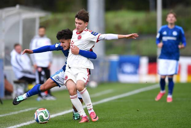 Schalke 04 U19 - Fortuna Düsseldorf U19 ** NUR FÜR REDAKTIONELLE ZWECKE ** EDITORIAL USE ONLY **<p>Fußball U19 DFB-Nachwuchsliga - Vorrunde Gruppe H 7.SPIELTAG: Schalke 04 U19 - Fortuna Düsseldorf U19 am 11.10.2026 im Parkstadion in Gelsenkirchen Arian Güzel ( Schalke 04 U19 ), links - Florim Selmani ( Fortuna Düsseldorf U19 ), rechts Deutschland Nordrhein-Westfalen Gelsenkirchen Copyright: ThorstenxTillmann