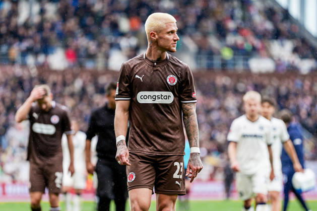 Deutschland: Fußball 2. Bundesliga 2026 27, 7. Spieltag FC St. Pauli vs Karlsruher SC Millerntor-Stadion (Hamburg St. Pauli): Louis Oppie (FC St. Pauli, 23) Copyright: xStefanxTrochax